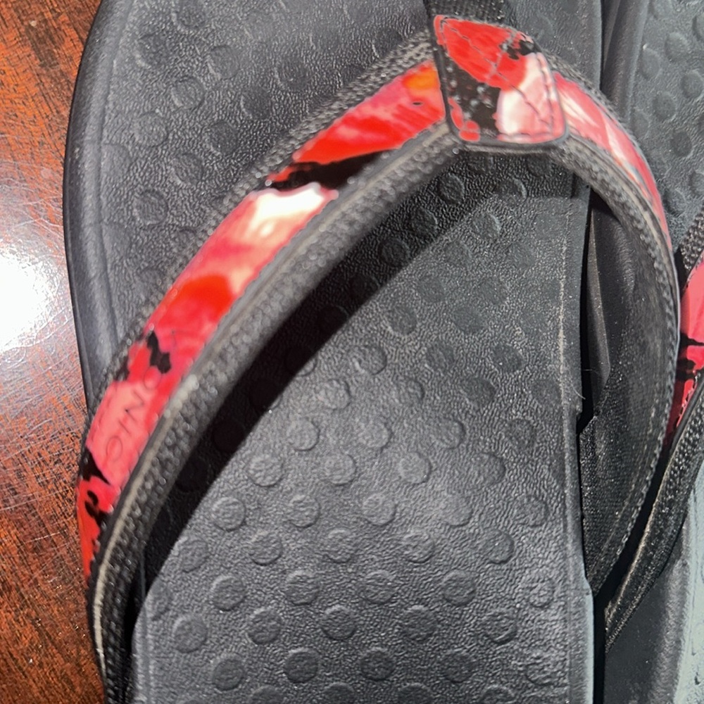Vionic Flip Flops - Picture 9 of 10